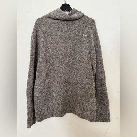 Aritzia The Group Babaton Plutarch Sweater Merino Wool Oversized Cowl Turtleneck - Picture 4 of 9
